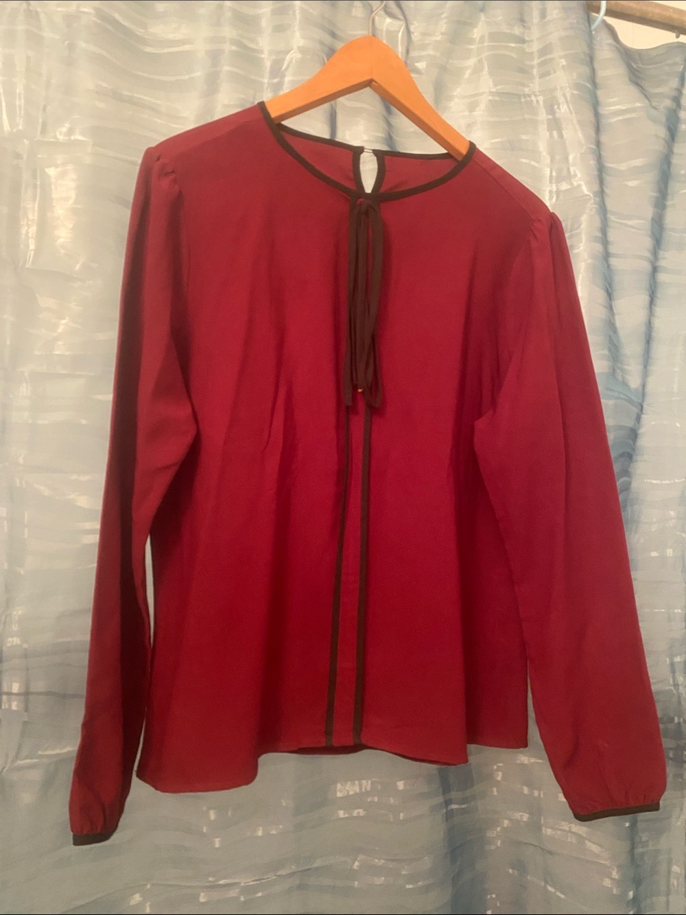 Red Long-Sleeve Tie-Neck Society Blouse Women’s Large